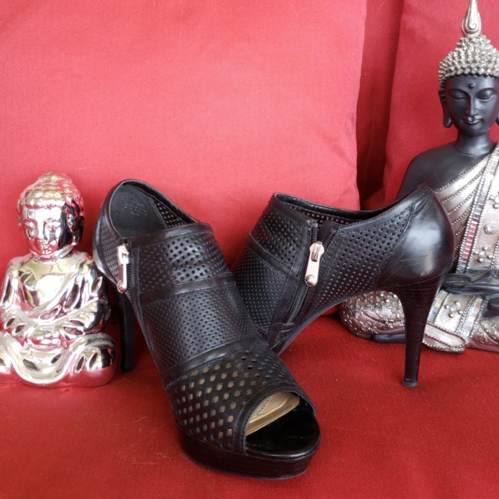 Tahari mesh booties